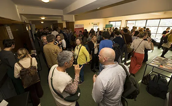 Deelnemers aan Coopday netwerken na afloop bij een hapje en drankje